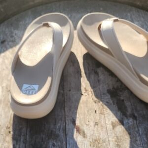 Reef Women's Cream Sandals